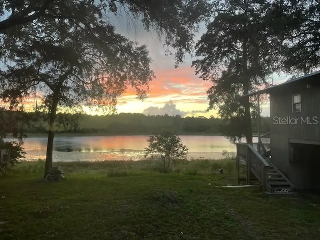 335 N County Road 315 Interlachen FL 32148