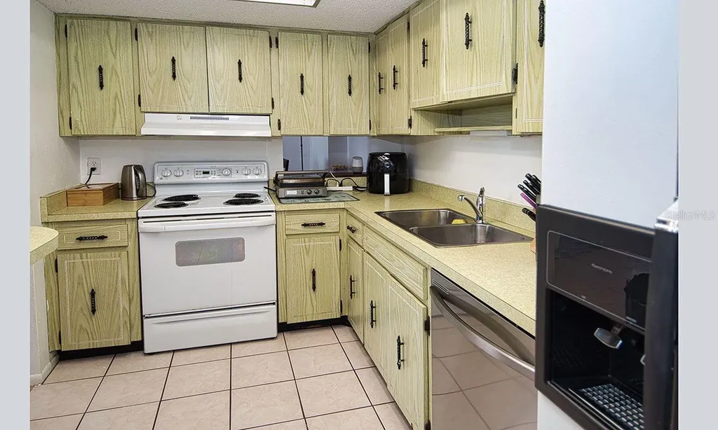 7430 Sunshine Skyway Lane S St Petersburg FL 33711