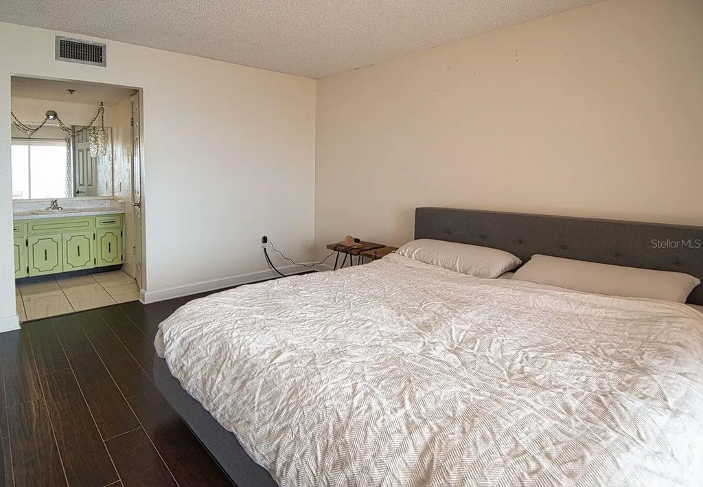 7430 Sunshine Skyway Lane S St Petersburg FL 33711