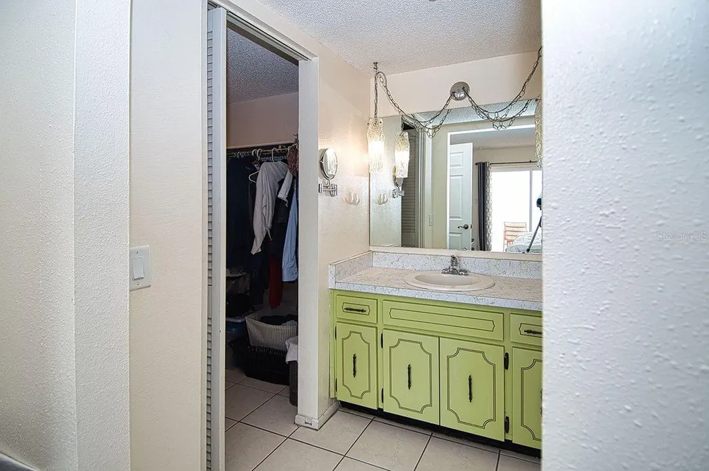 7430 Sunshine Skyway Lane S St Petersburg FL 33711