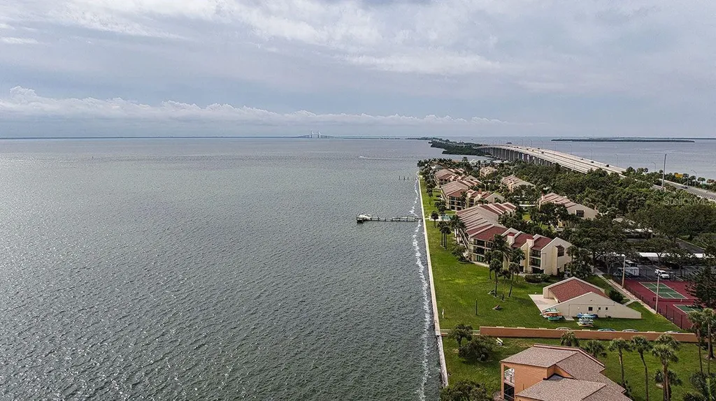 7430 Sunshine Skyway Lane S St Petersburg FL 33711