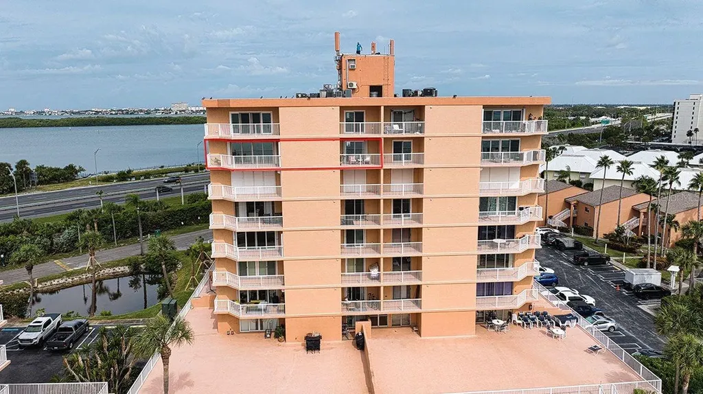 7430 Sunshine Skyway Lane S St Petersburg FL 33711