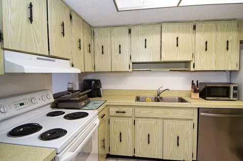 7430 Sunshine Skyway Lane S St Petersburg FL 33711
