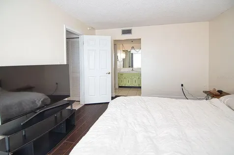 7430 Sunshine Skyway Lane S St Petersburg FL 33711