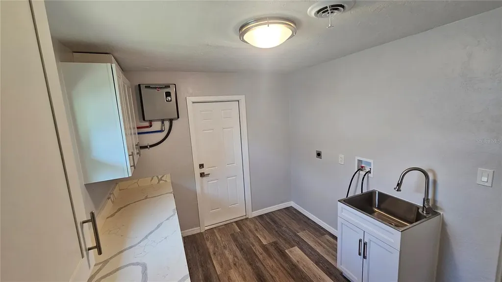 3317 Pine Valley Drive Sarasota FL 34239