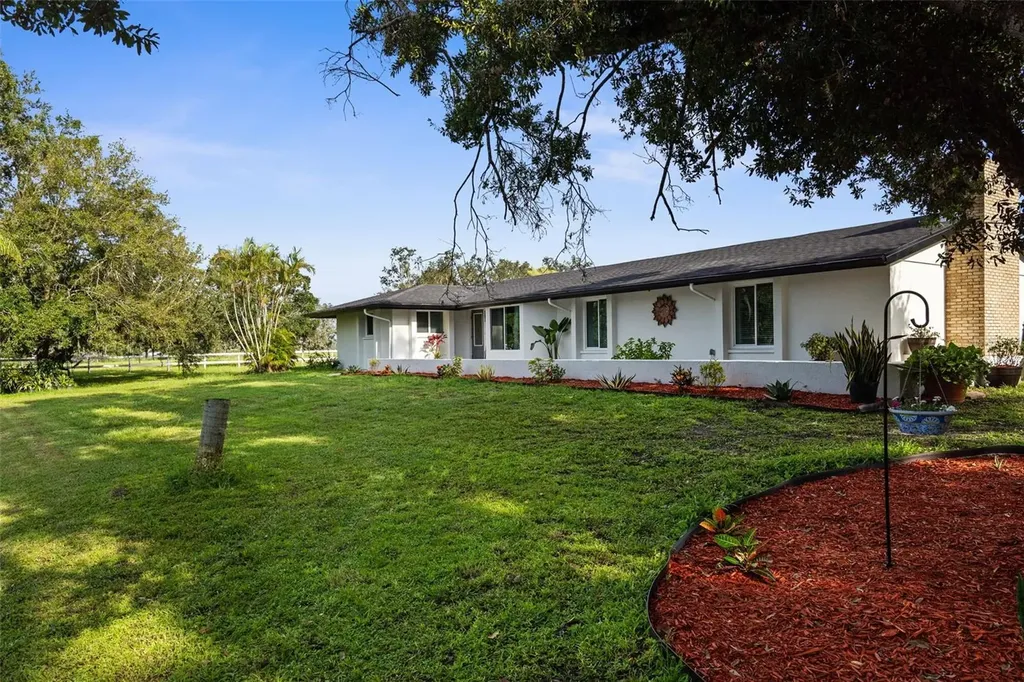 22226 E State Road 64 Bradenton FL 34212