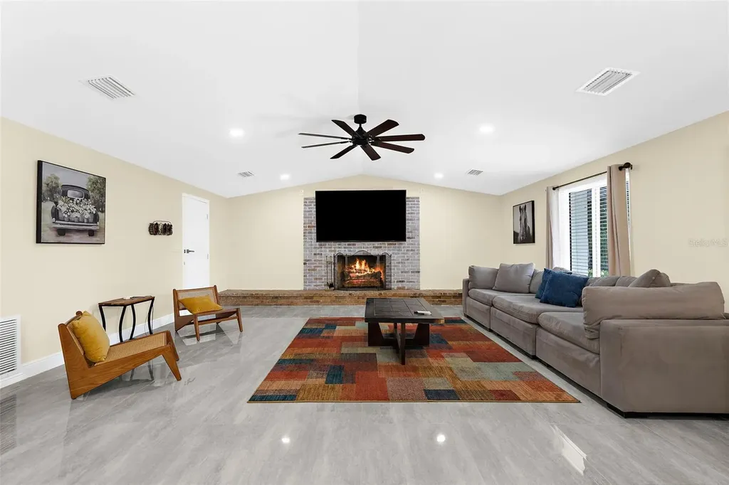 22226 E State Road 64 Bradenton FL 34212