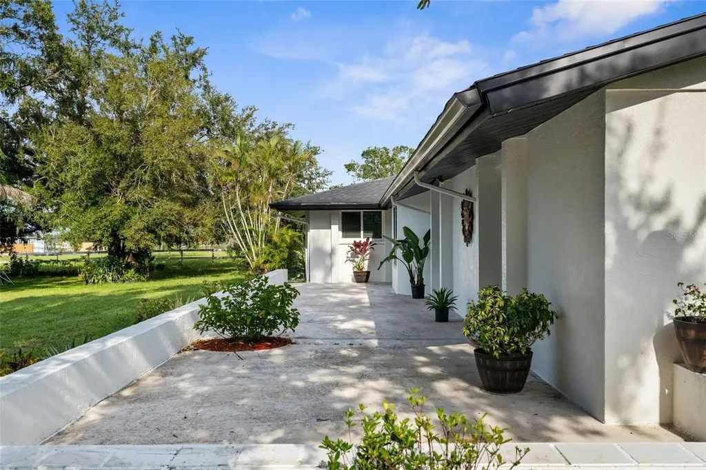 22226 E State Road 64 Bradenton FL 34212