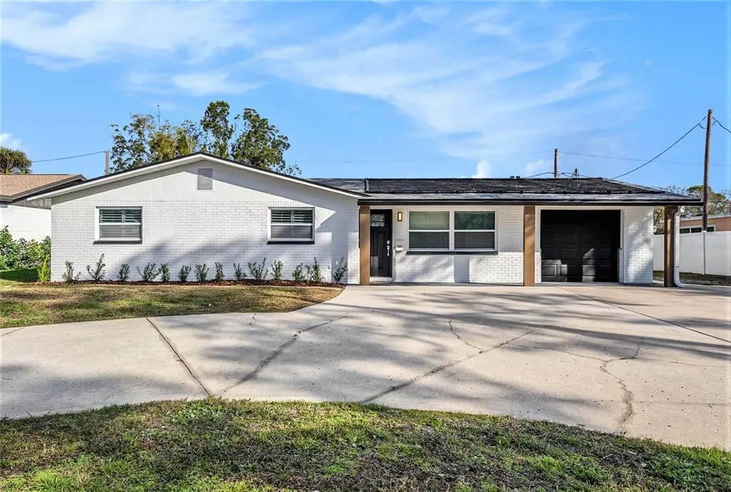 239 Freeport Avenue NE St Petersburg FL 33702