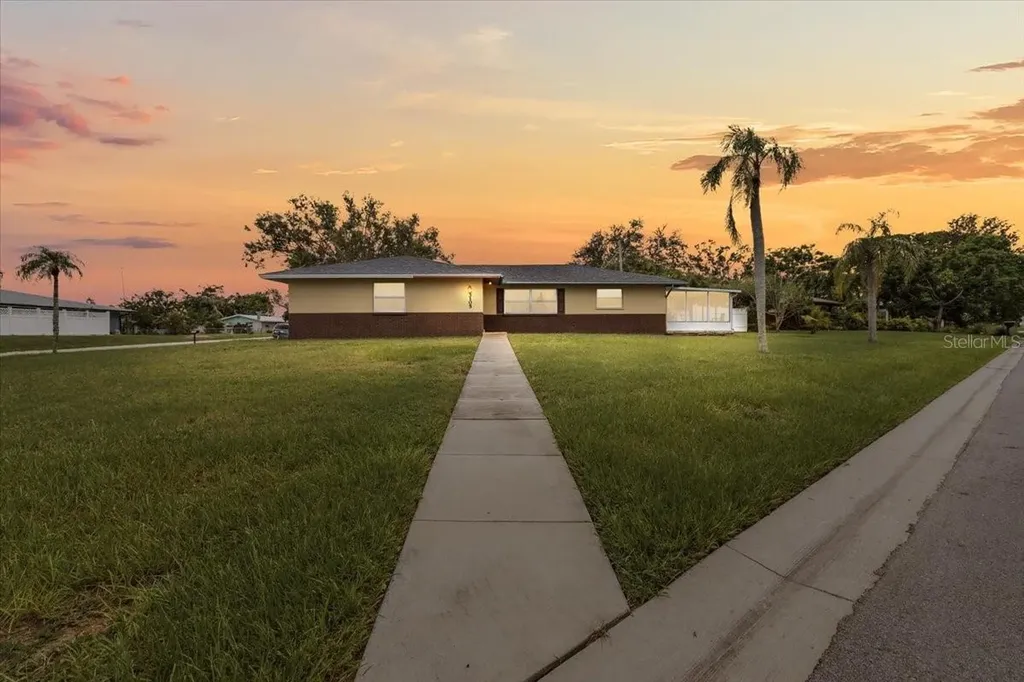 3105 Oxford Drive W Bradenton FL 34205
