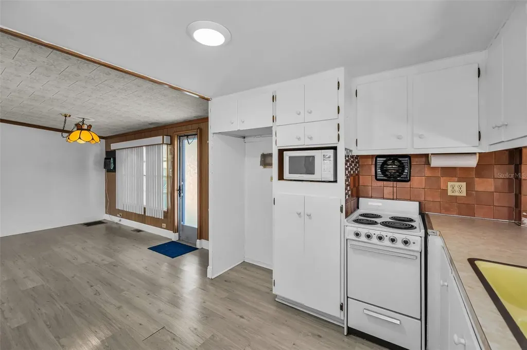 1917 Hess Drive Holiday FL 34691