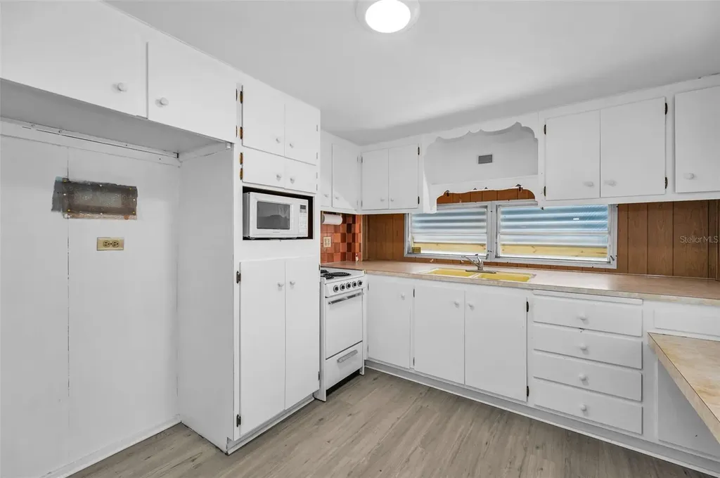 1917 Hess Drive Holiday FL 34691