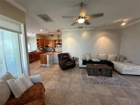 4727 Spinnaker Drive Bradenton FL 34208