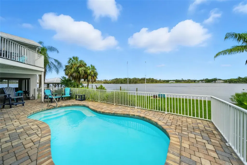 2435 N Watersedge Drive Crystal River FL 34429