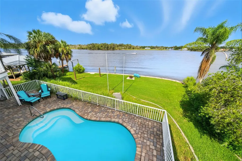 2435 N Watersedge Drive Crystal River FL 34429