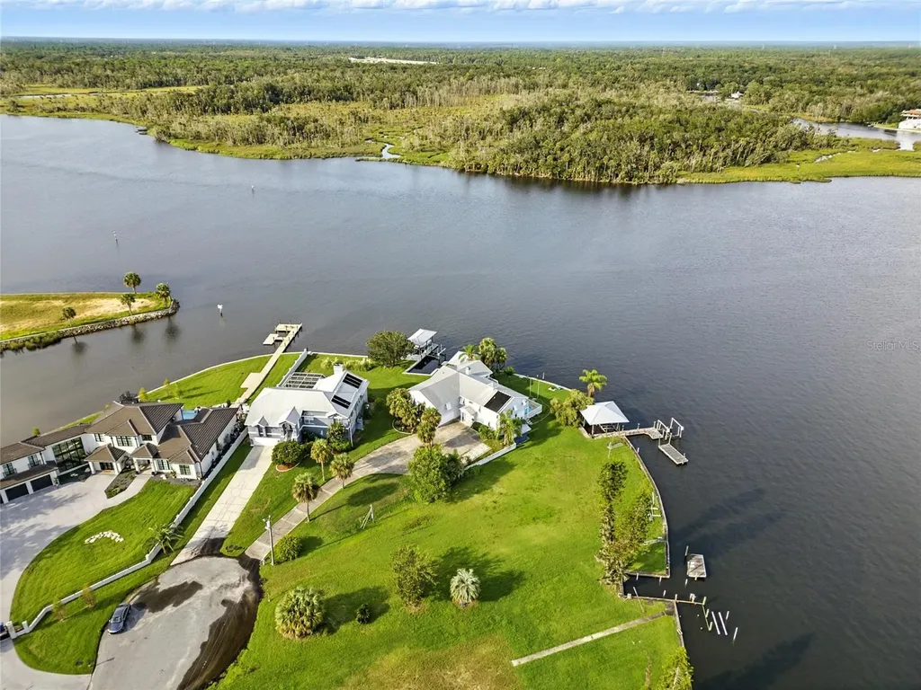 2435 N Watersedge Drive Crystal River FL 34429