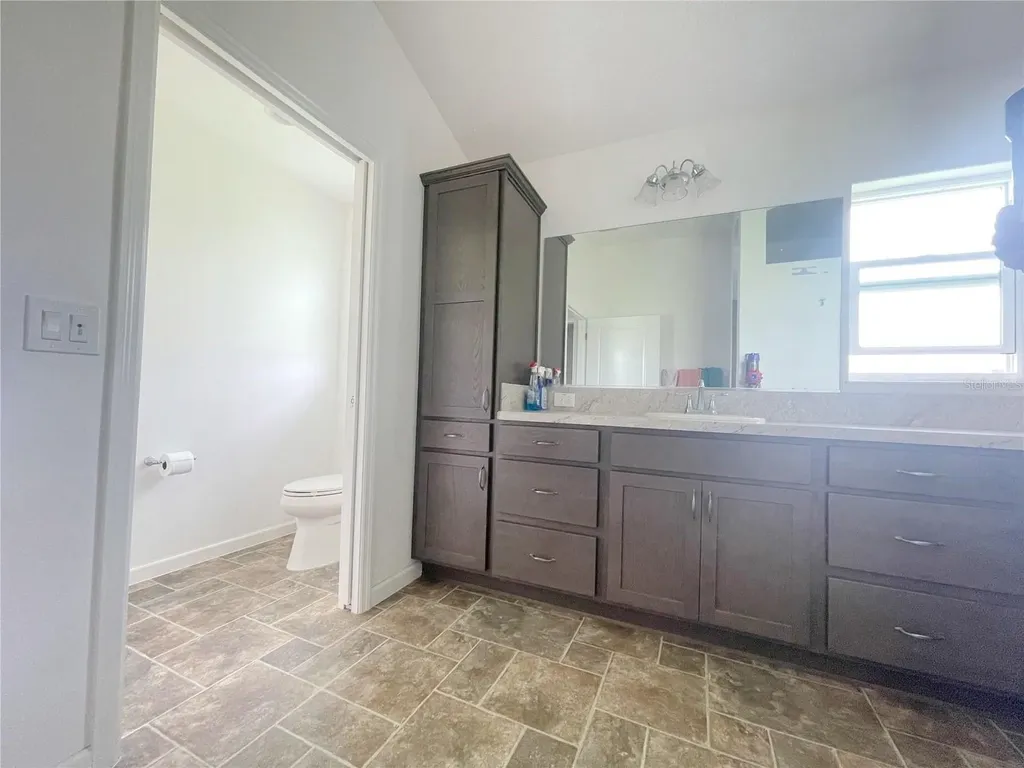 11216 Roz Way Oxford FL 34484