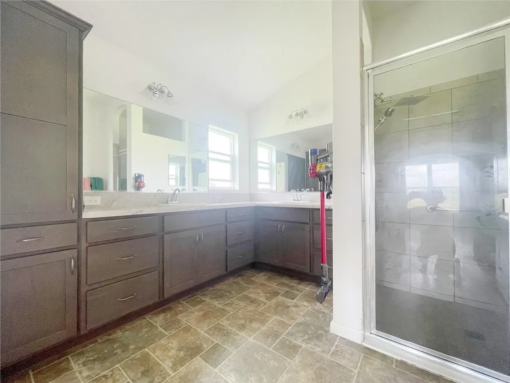 11216 Roz Way Oxford FL 34484