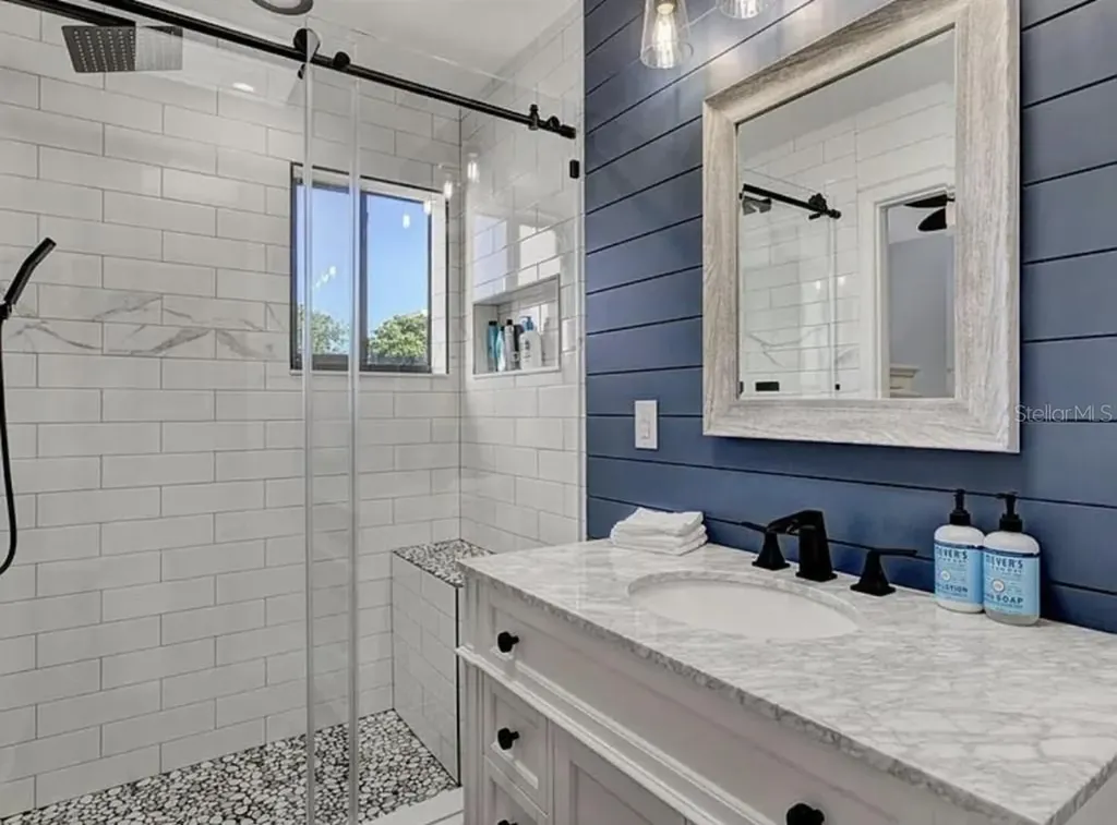 1926 Harbourside Drive Longboat Key FL 34228