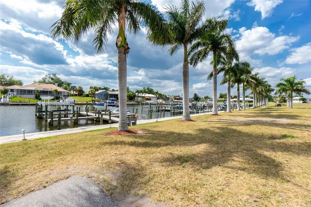18 S De Las Palmas Street Englewood FL 34223