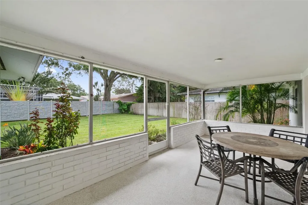1877 Del Robles Drive Clearwater FL 33764
