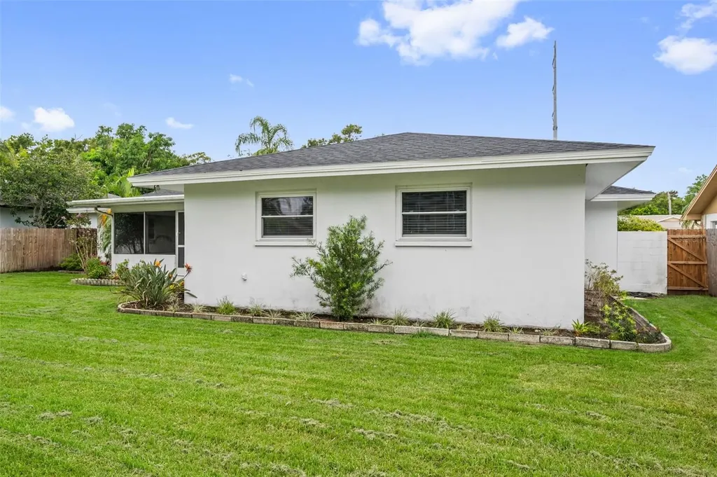 1877 Del Robles Drive Clearwater FL 33764