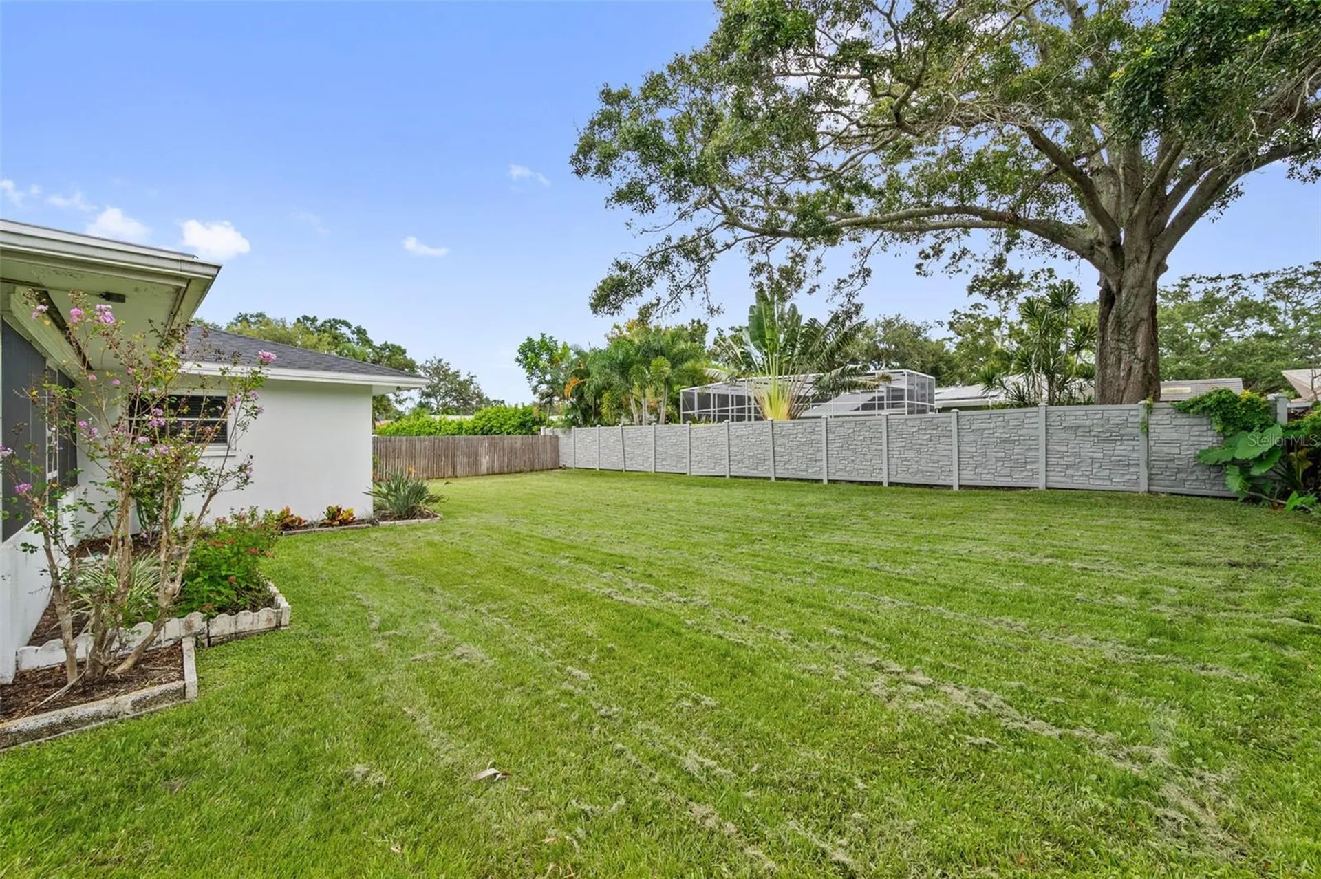 1877 Del Robles Drive Clearwater FL 33764