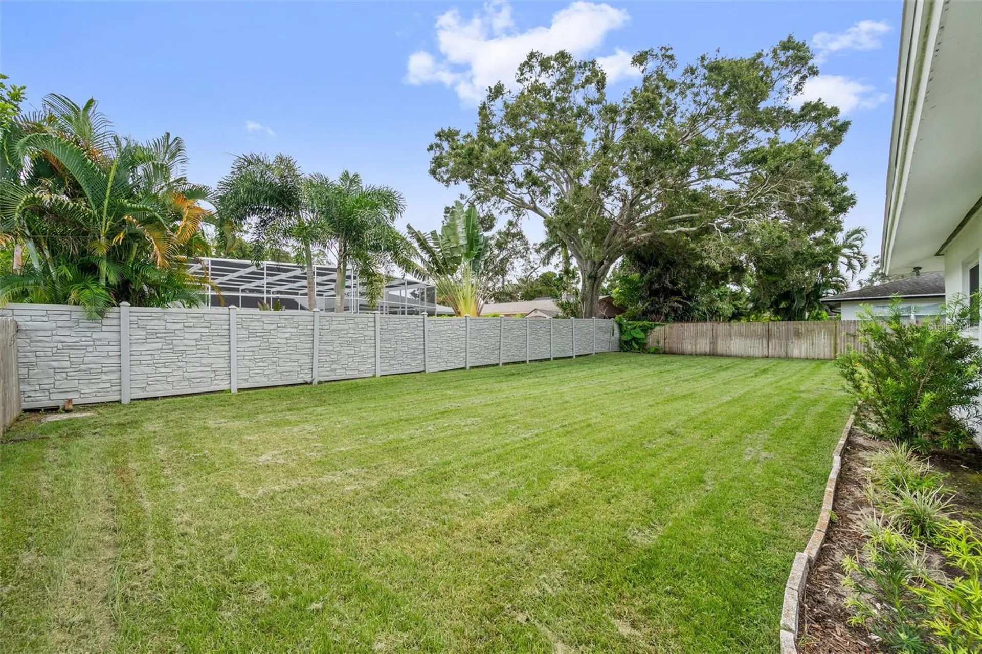 1877 Del Robles Drive Clearwater FL 33764