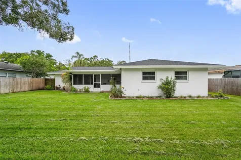 1877 Del Robles Drive Clearwater FL 33764