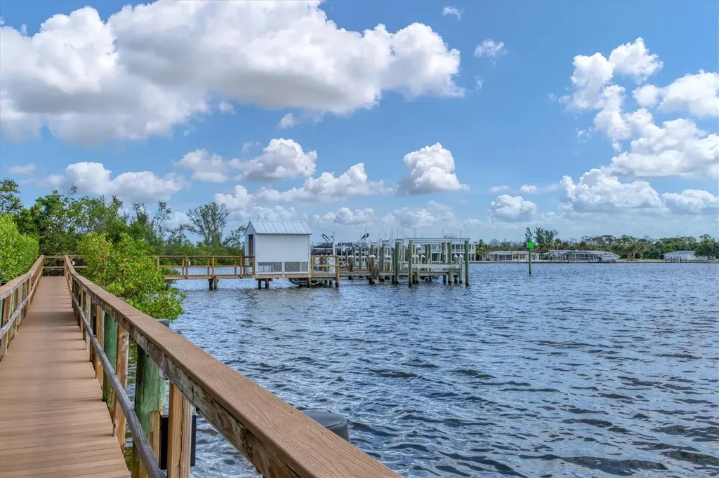 1375 Beach Road Englewood FL 34223