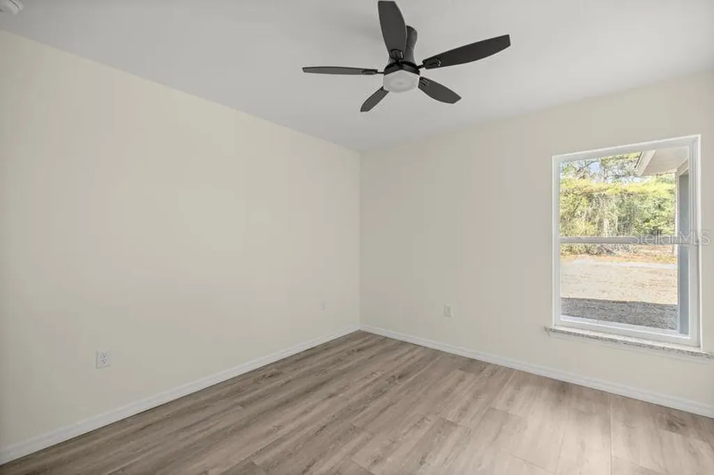 11 Bay Place Ocklawaha FL 32179