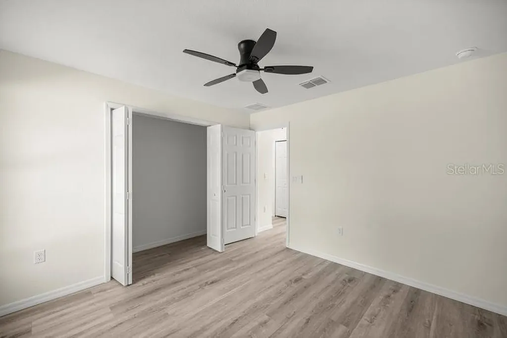 11 Bay Place Ocklawaha FL 32179