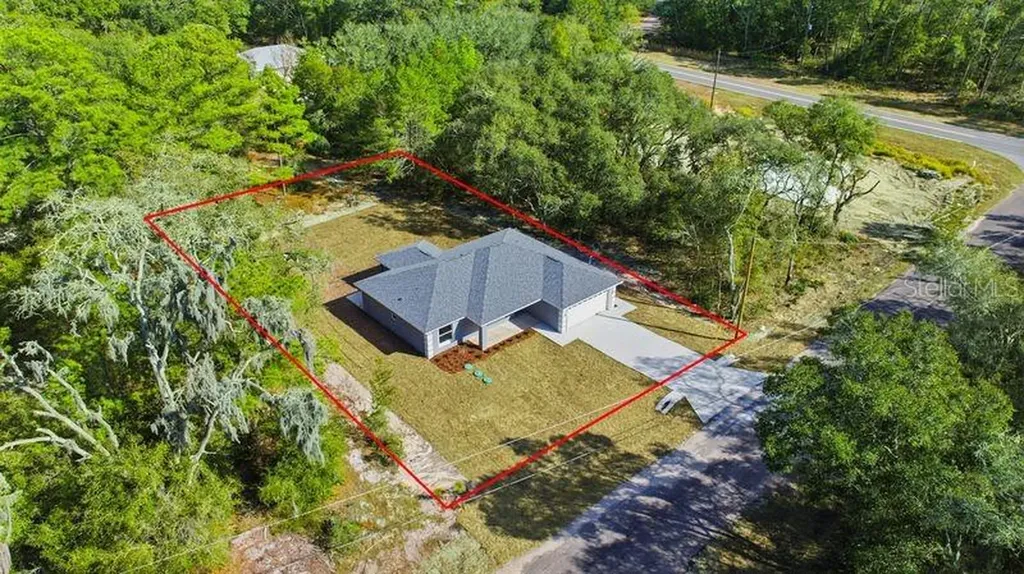 11 Bay Place Ocklawaha FL 32179
