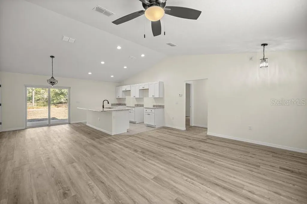 11 Bay Place Ocklawaha FL 32179