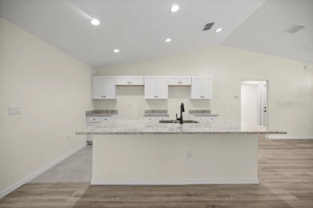 11 Bay Place Ocklawaha FL 32179