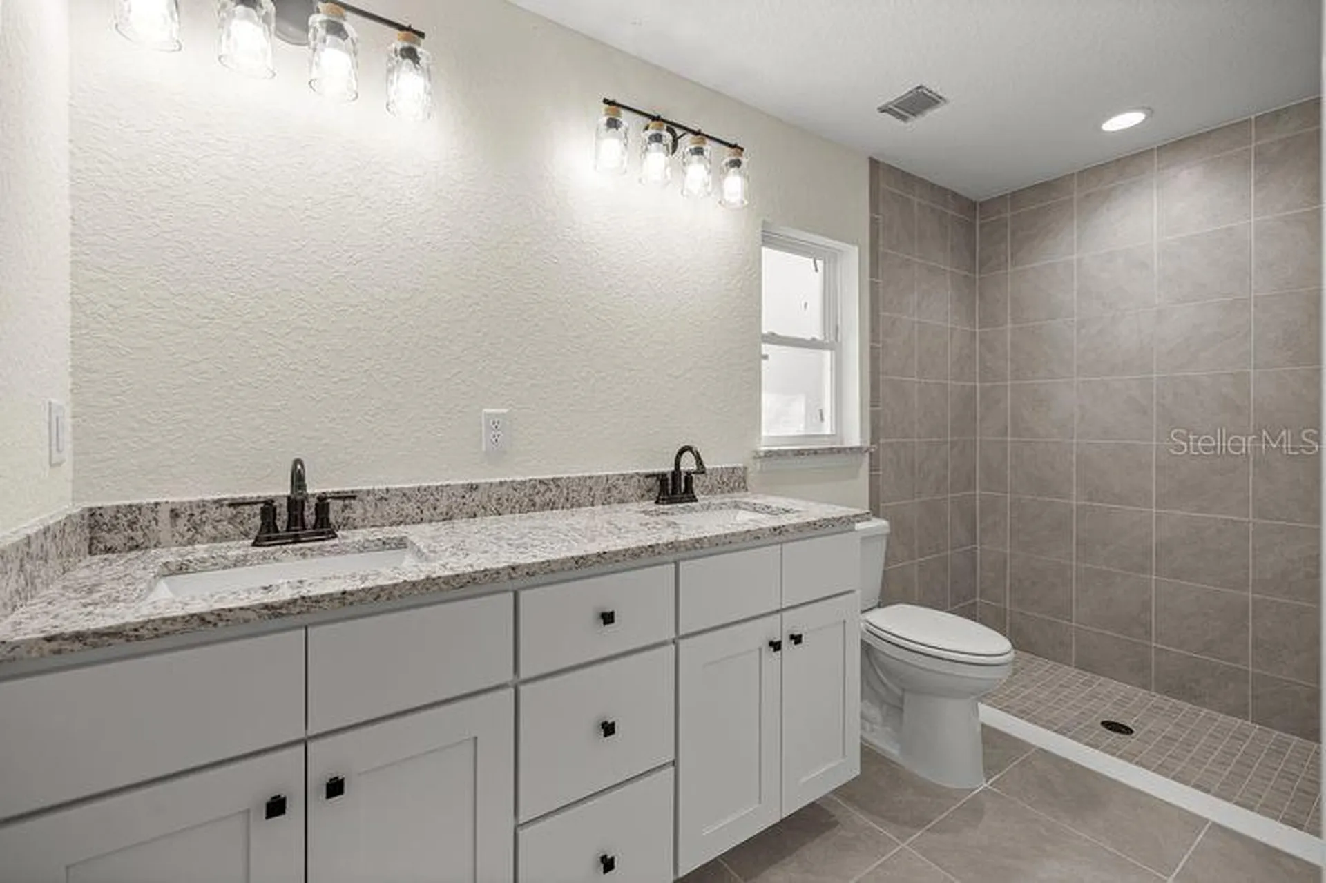 11 Bay Place Ocklawaha FL 32179