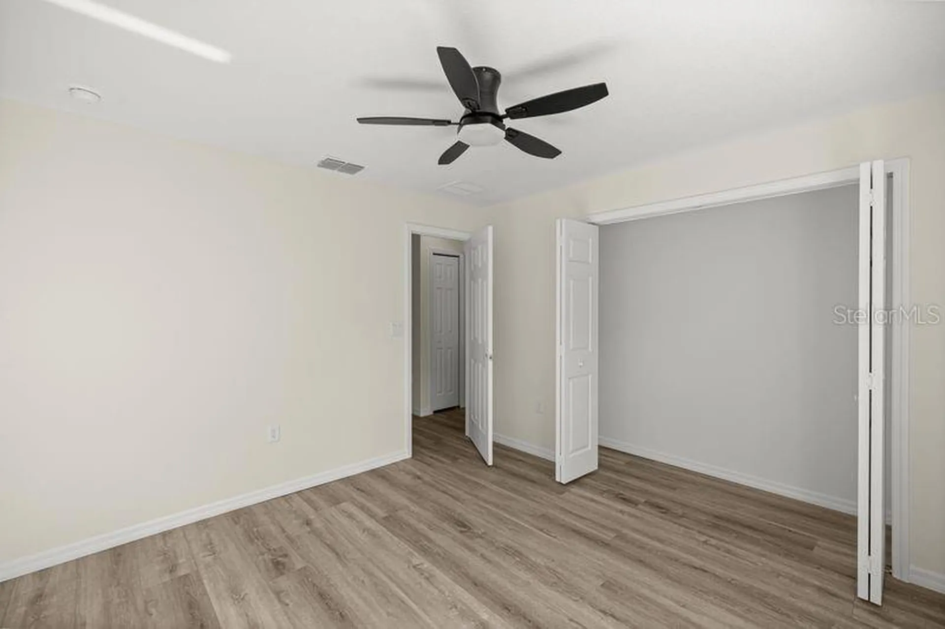 11 Bay Place Ocklawaha FL 32179