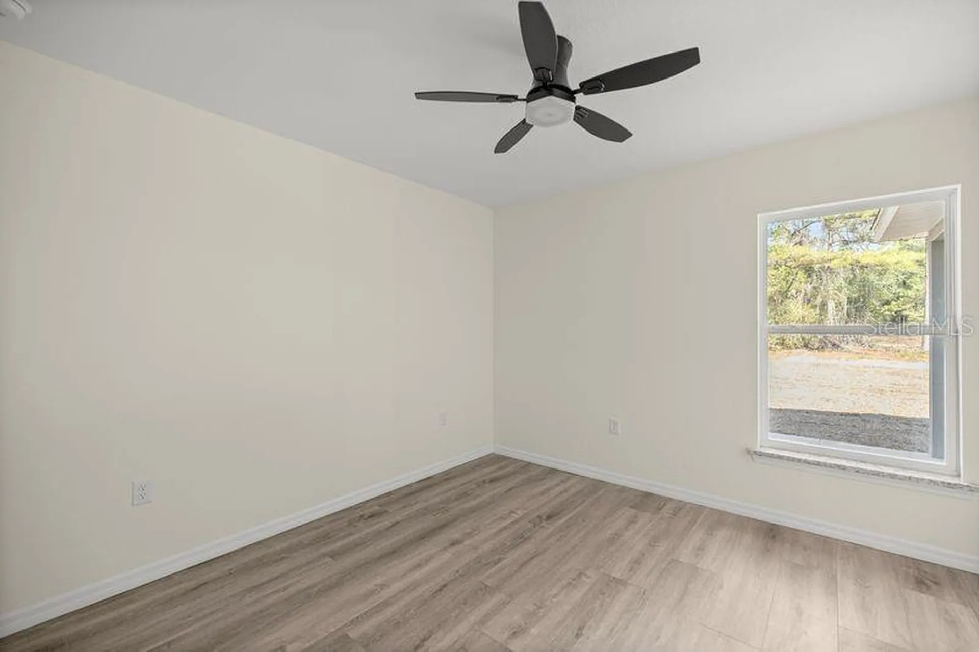 11 Bay Place Ocklawaha FL 32179