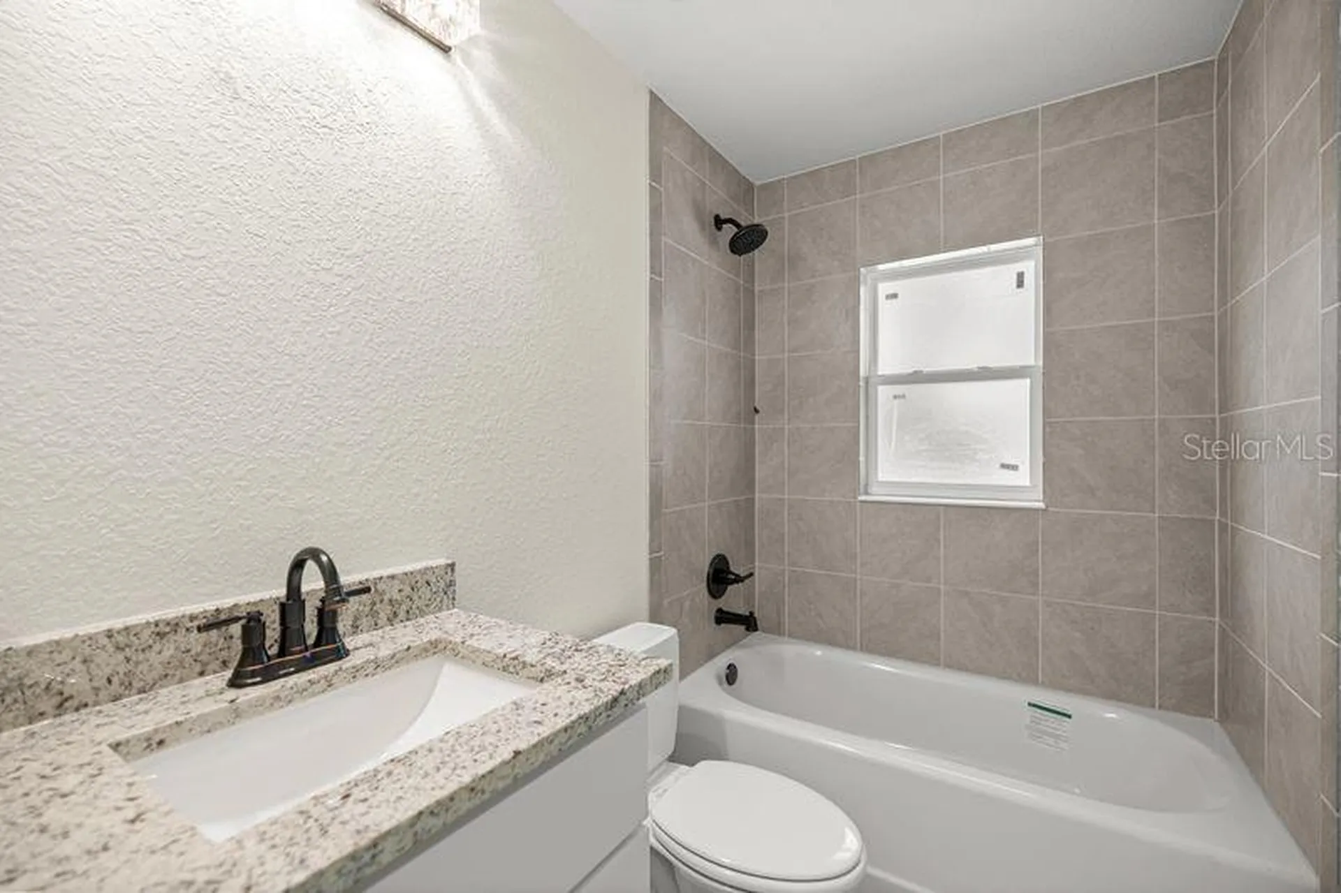11 Bay Place Ocklawaha FL 32179