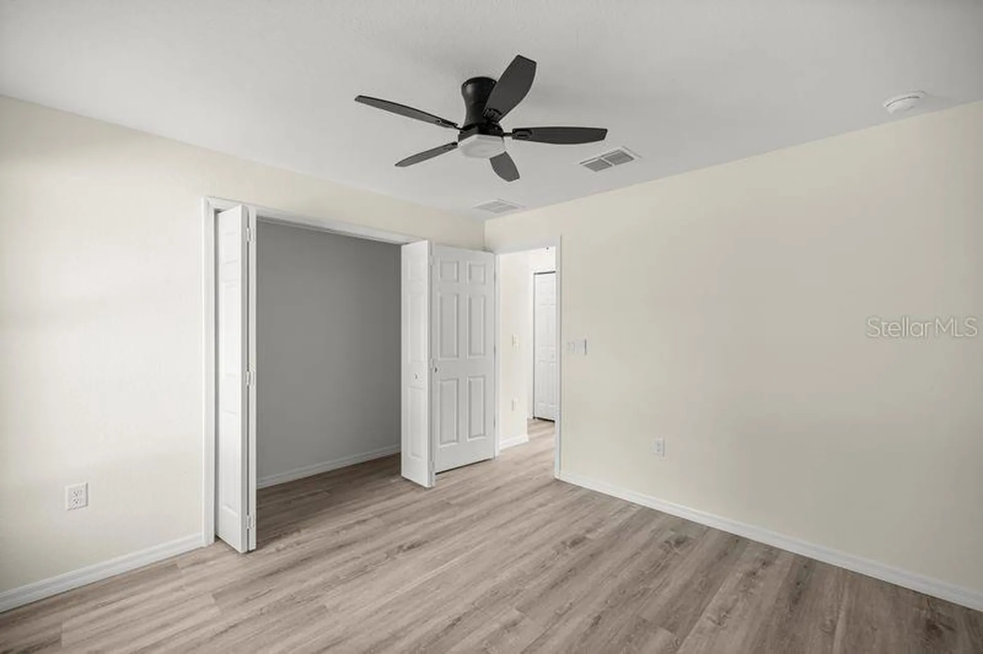 11 Bay Place Ocklawaha FL 32179