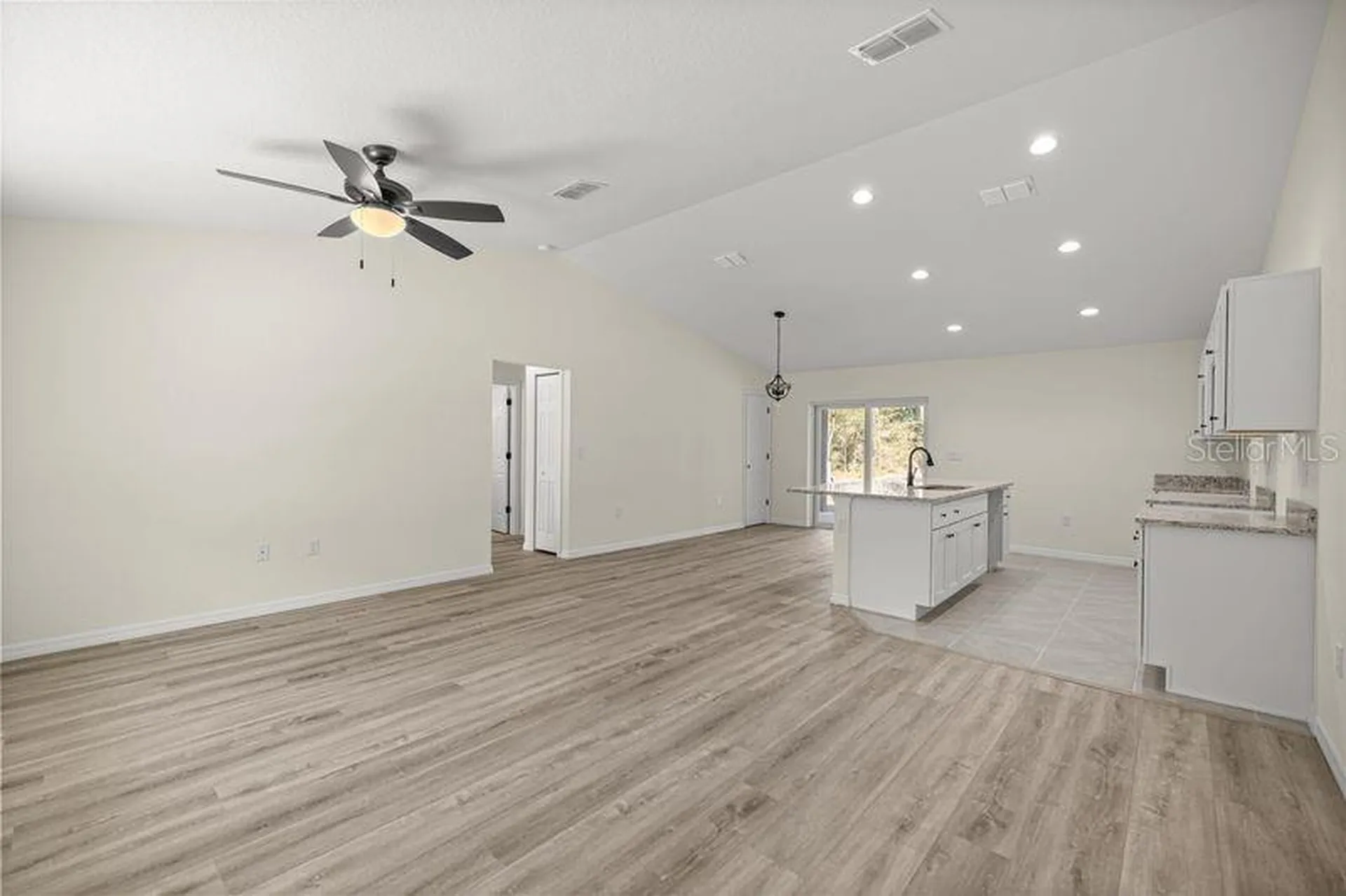 11 Bay Place Ocklawaha FL 32179
