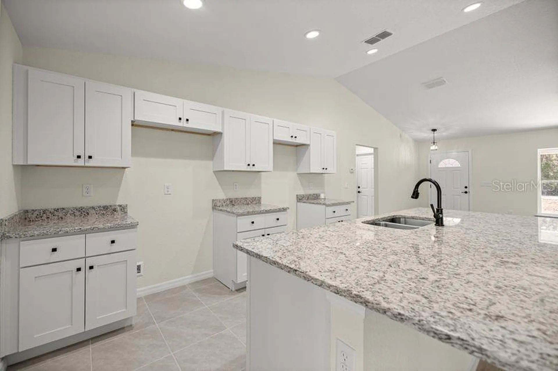 11 Bay Place Ocklawaha FL 32179