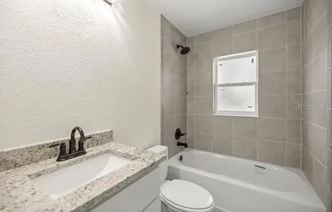 11 Bay Place Ocklawaha FL 32179