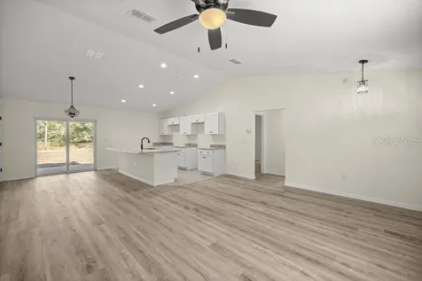 11 Bay Place Ocklawaha FL 32179