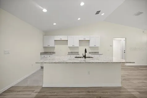 11 Bay Place Ocklawaha FL 32179