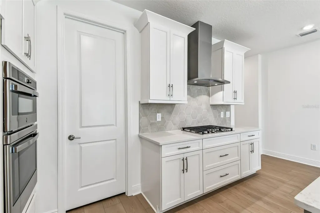 7575 Seahawk Avenue Sarasota FL 34241