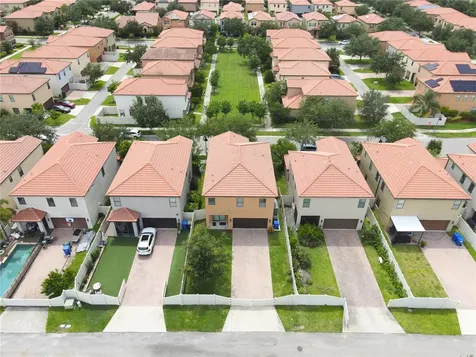 2022 Bent Grass Avenue Ocoee FL 34761