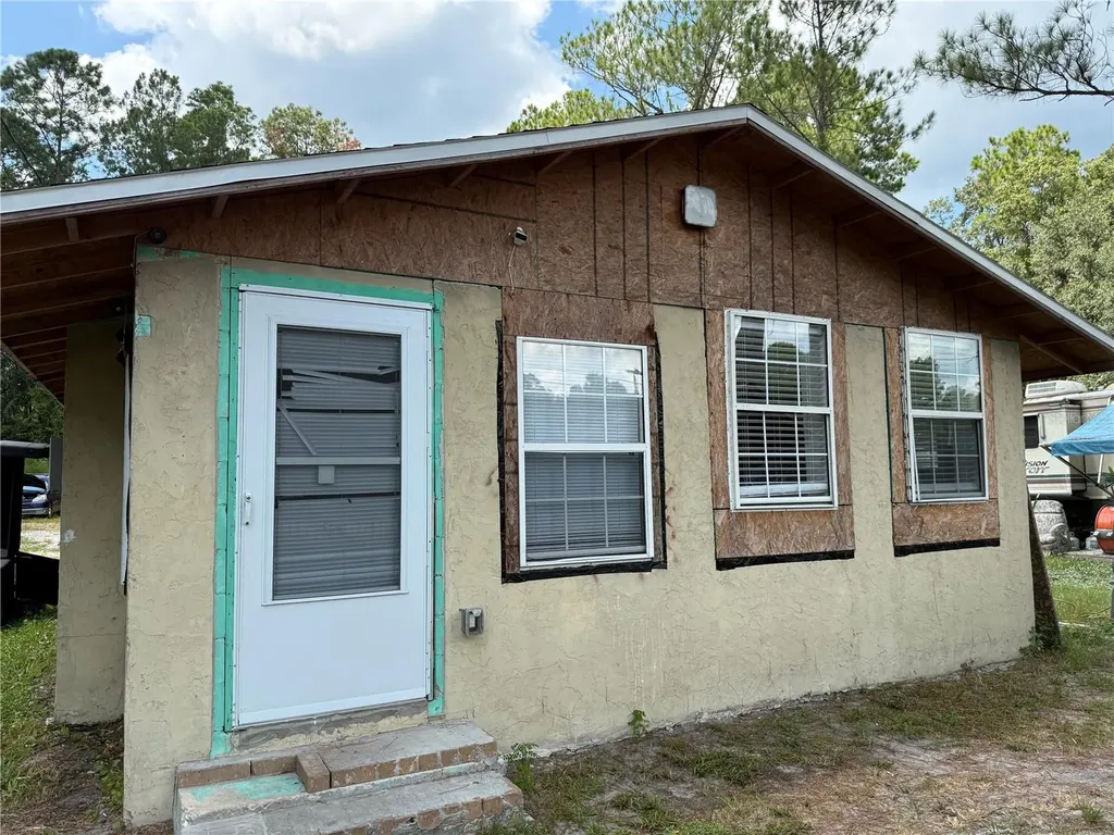 16016 NE Us Highway 301 Waldo FL 32694