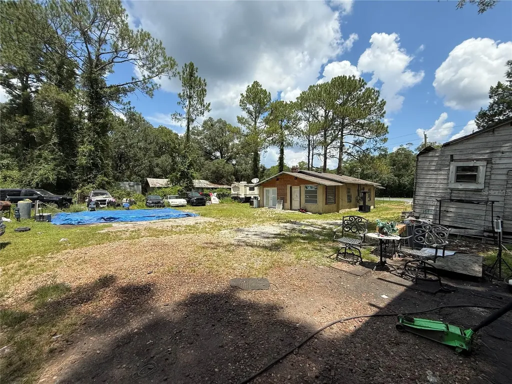 16016 NE Us Highway 301 Waldo FL 32694
