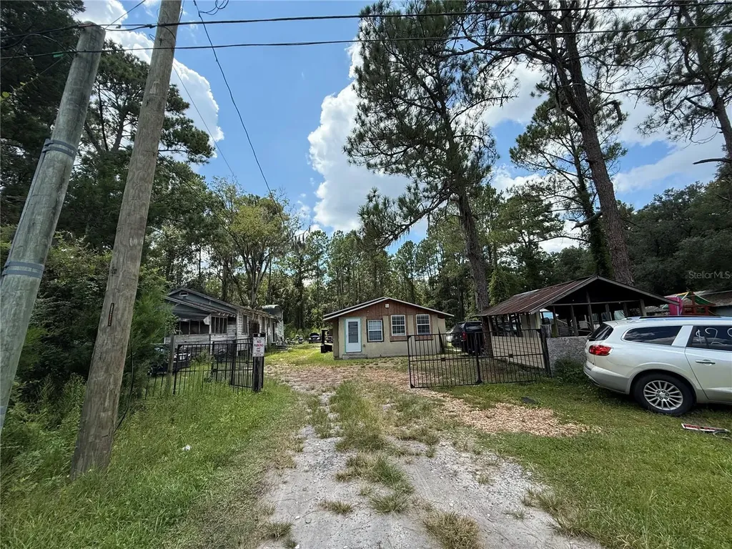 16016 NE Us Highway 301 Waldo FL 32694